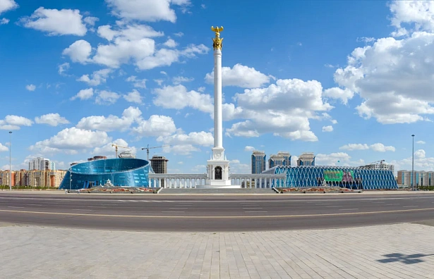 Монумент «Қазақ елі»