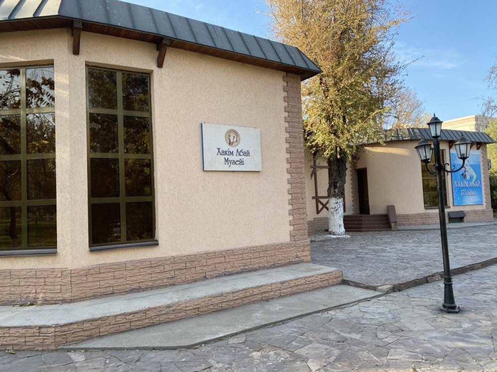 Көрмелер, әңгімелер және жергілікті мәдениет